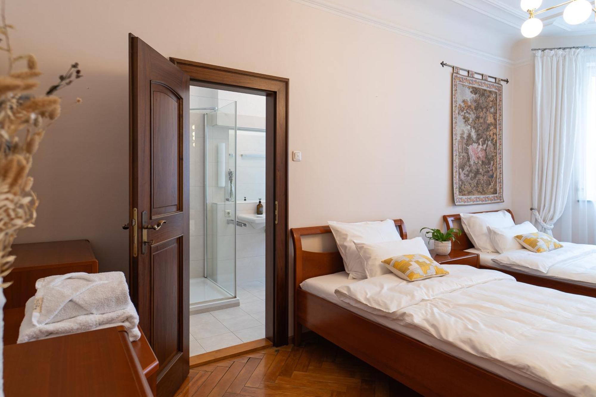 Neu - 4 Zimmer, 4 Betten, 5 Min Zum Hbf, Terrasse, 160Qm เอาก์สเบิร์ก ภายนอก รูปภาพ