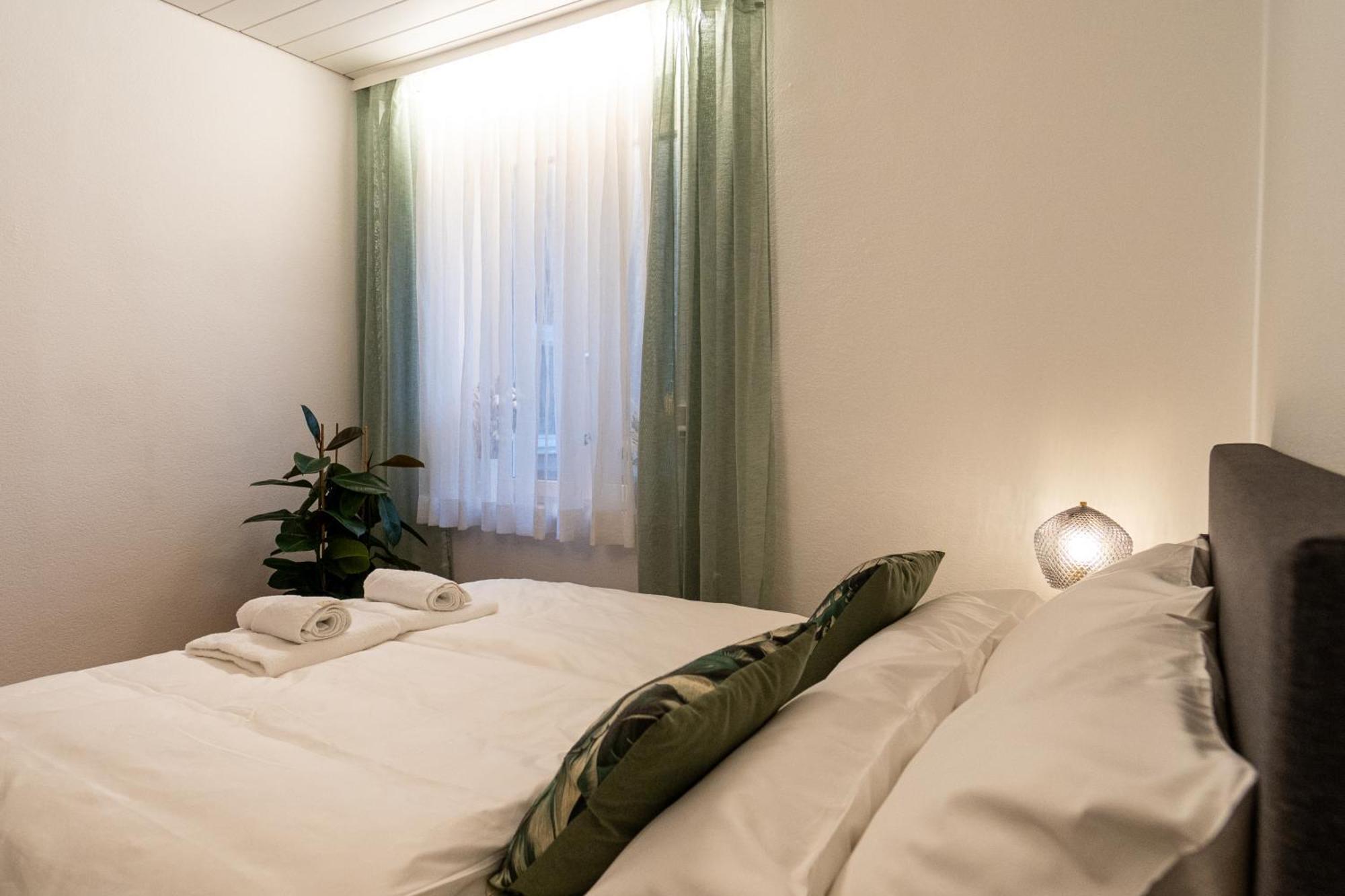Neu - 4 Zimmer, 4 Betten, 5 Min Zum Hbf, Terrasse, 160Qm เอาก์สเบิร์ก ภายนอก รูปภาพ